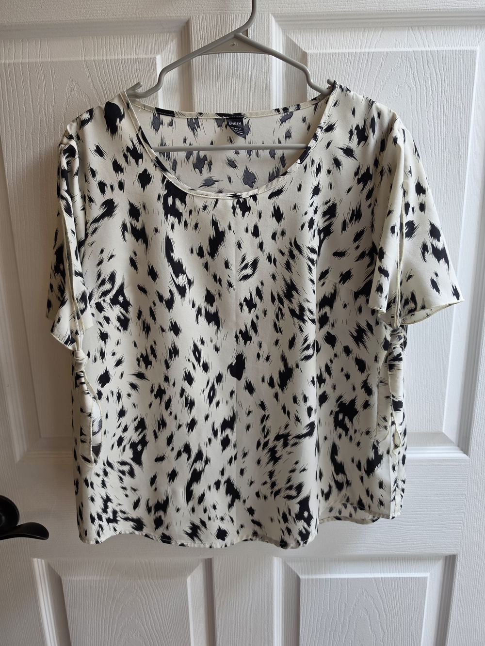 SHEIN Black and Cream Printed Short Sleeve Blouse